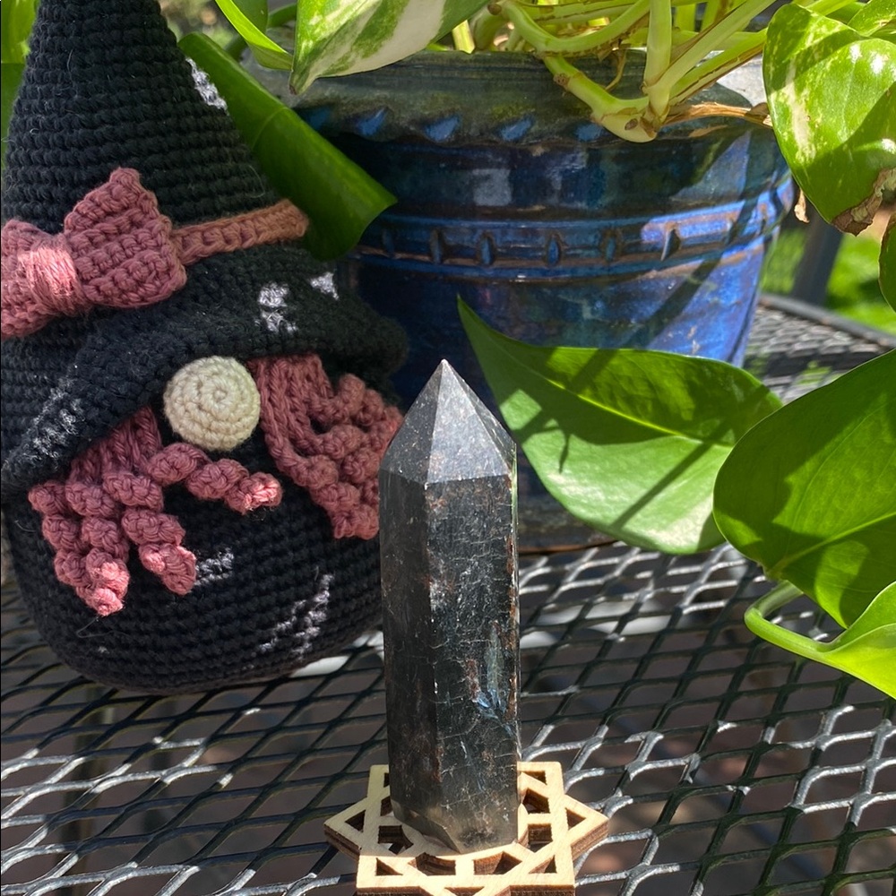 Garnet with Arfvedsonite Hexagonal Tower